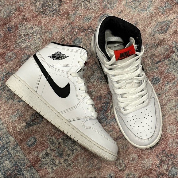 Nike Air Jordan 1 Retro High OG Premium Yin Yang White GS sz 4.5 - Picture 2 of 11